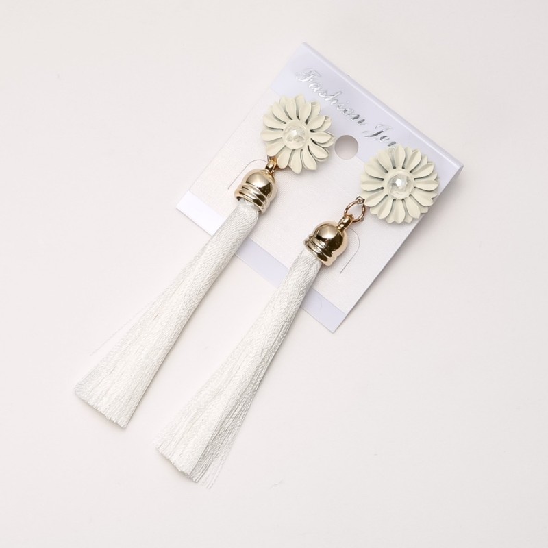 Náušnice s třásněmi «Chryzantémy» bílé, délka 9 cm
