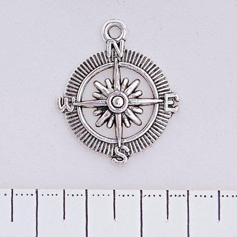 Kovové komponenty – přívěsek Růže větrů 25×30 mm, balení 20 g, ± 7 ks