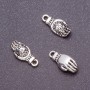 Přívěšek z kovových komponent Dlaně Buddhy, 18×8 mm, povrchová úprava 20 g, balení ± 12 ks