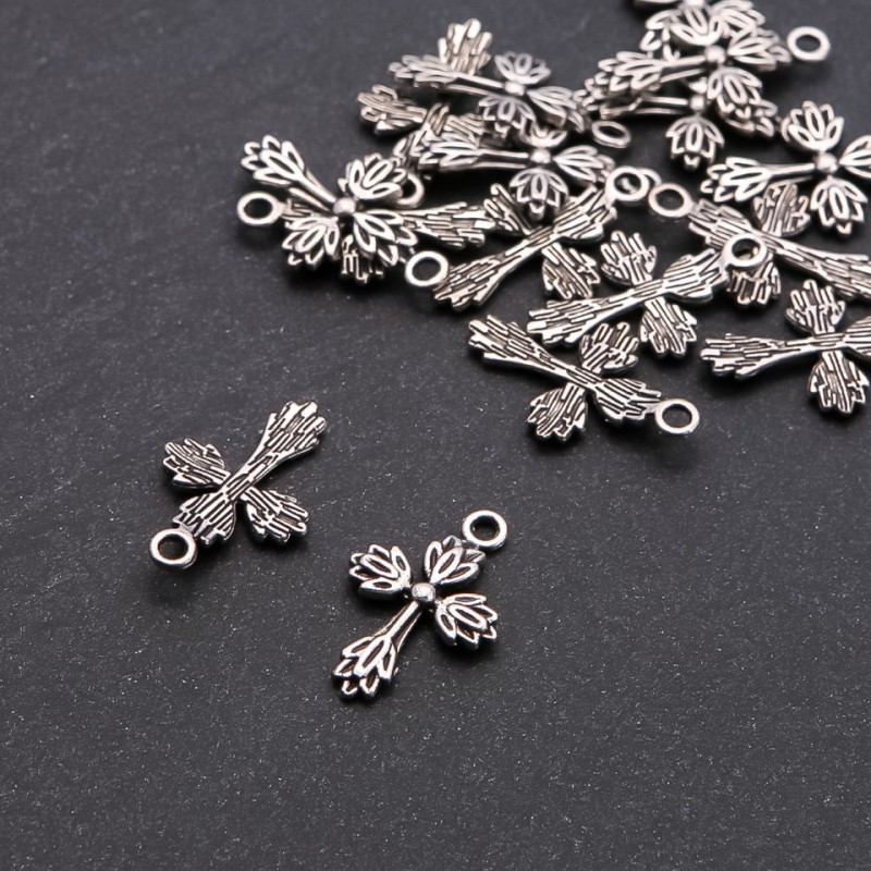 Kovová závěsná součástka – kříž, 5×16 mm