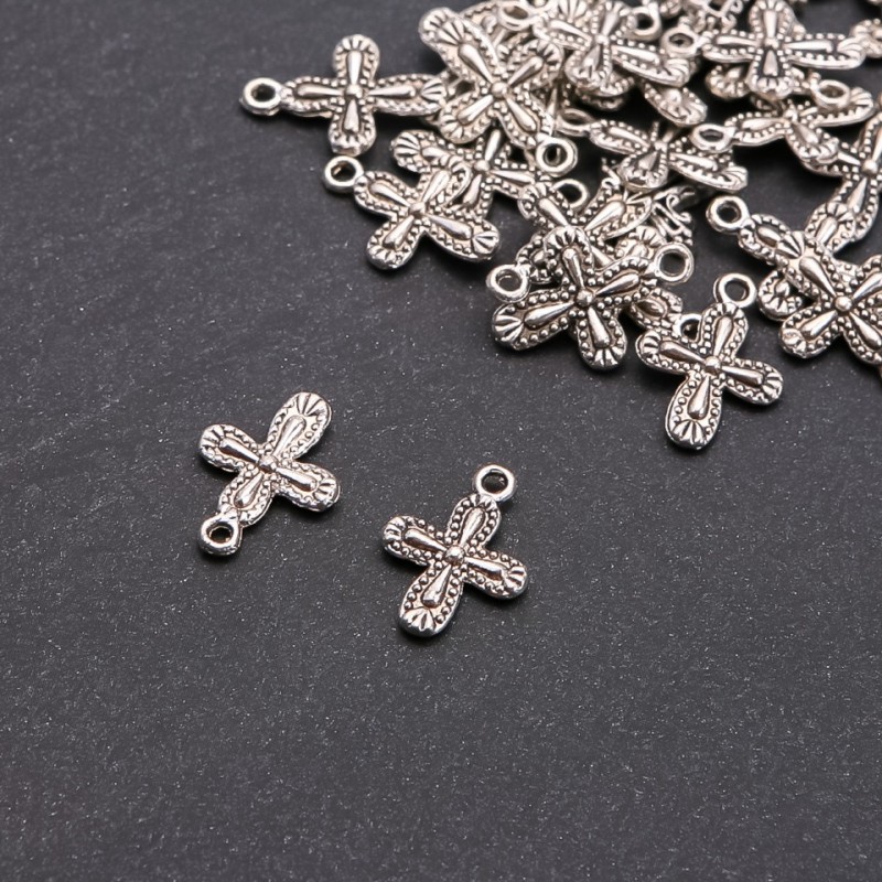 Přívěsek ve tvaru kříže, rozměry 19×14 mm, hmotnost 20 g, balení 25 ks