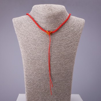 Červená šňůra na krk se žlutým uzávěrem, 60 cm