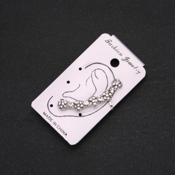 Каф на вушко сріблястий білі стрази, білі квіточки