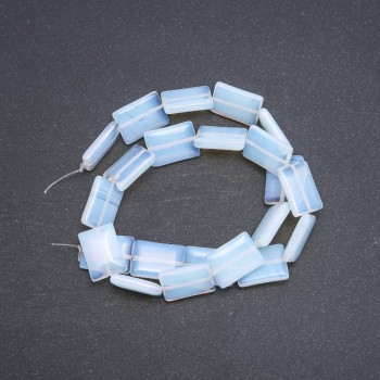 Korálky ze syntetického měsíčního kamene, obdélníkové, rozměry 13×18×4 mm, navlékané na šňůrku, délka 39 cm