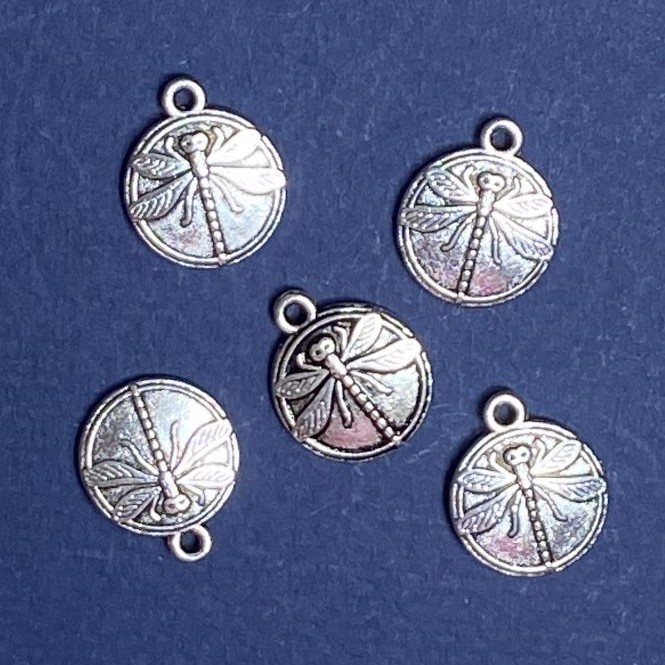 Přívěšek – vážka 15×18 mm, balení 20 g ± 8 ks