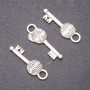 Přívěšek – Klíč, rozměry 17×9 mm, vnitřní průměr 3 mm, balení 20 g ± 19 ks