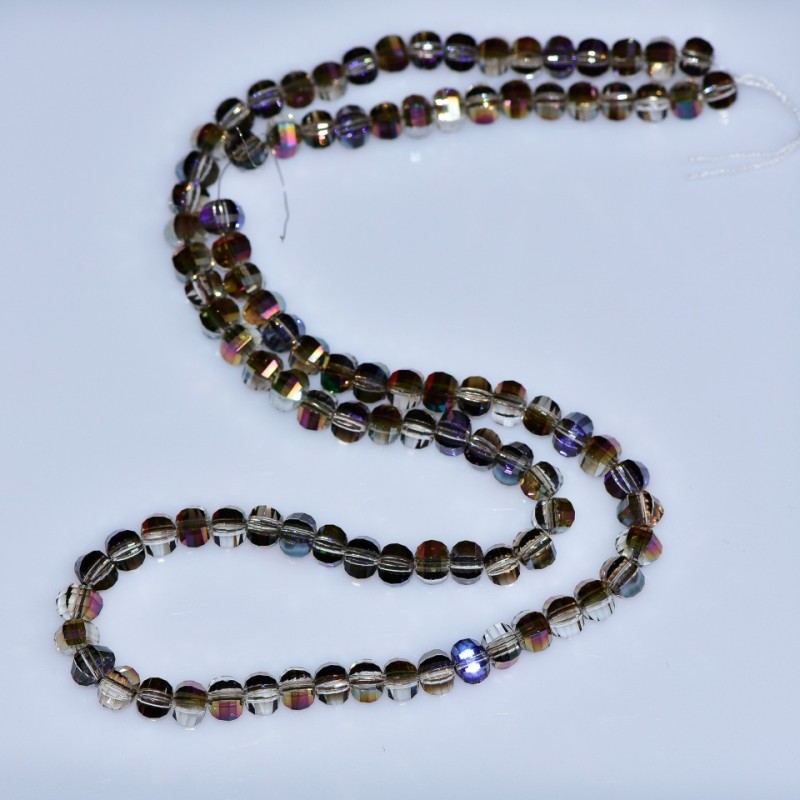 Křišťálové korálky ve stylu Swarovski, šampaňský odstín, broušené kuličky s fialovo-benzínovým nástřikem, průměr 5x4 mm, šňůrka 48 cm