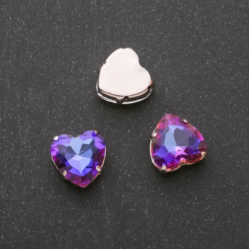 Cena za balení /10 ks. Přišitelný krystal ve tvaru srdce 12 mm modro-malinový