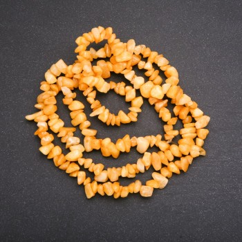 Korálky z tónovaného křemene na niti, jemné fragmenty, průměr 6 mm (±), délka 80 cm