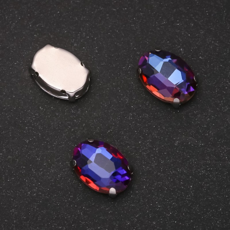 Cena za balení / 10 ks. Přišítelný krystal v čepu oválný 10×14 mm modro-malinový