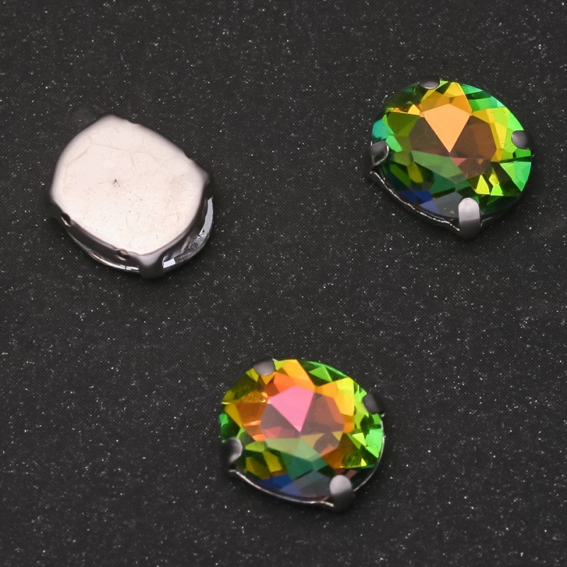 Cena za balení 10 ks. Přišitý krystal v čepu, oválný 10×12 mm, duhový