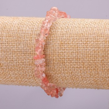 Náramek na gumičce z chalcedonu – drobné kousky, průměr 7 mm (±), délka 18 cm