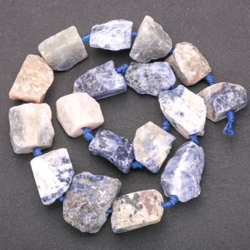 Surové sodalitové korálky na niti, surové, průměr 20×26 mm, délka 42 cm