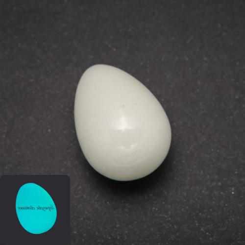 Vajíčko suvenýr z přírodního onyxu s tyrkysovým světlem, rozměr 35×25 mm