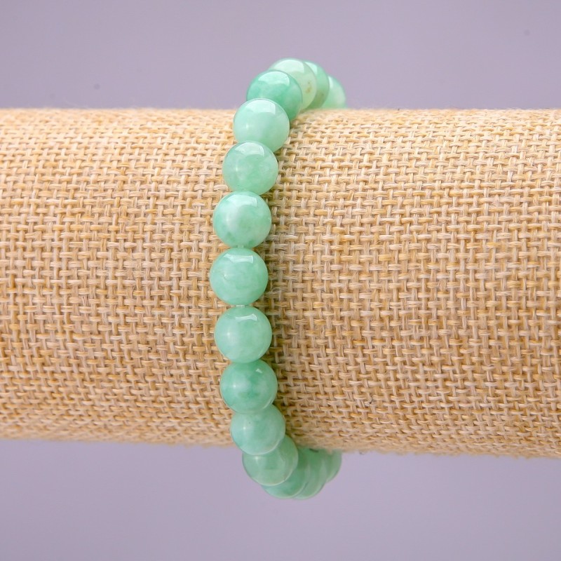 Náramek z přírodního kamene, birmánský jadeit, hladká kulička, průměr 8 mm (±), na gumičce, délka 18 cm
