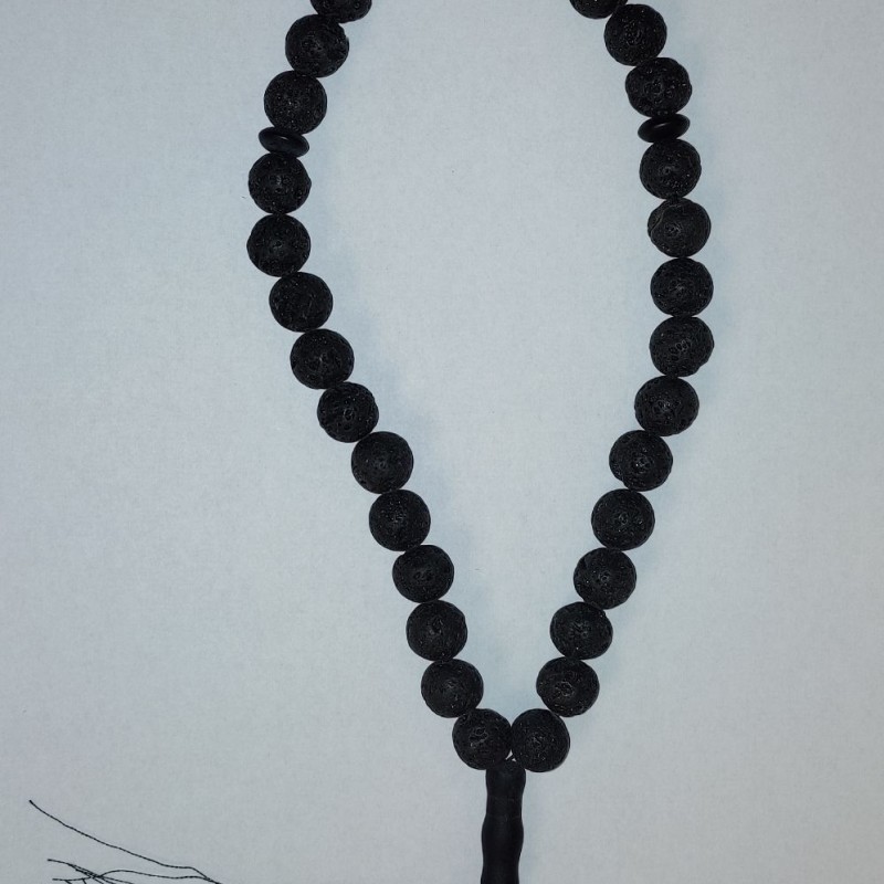 Mala z lávy se šungitem, 33 korálky, průměr 12 mm+