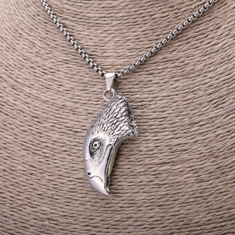 Přívěšek Hlava orla 25×54 mm na řetízku, délka 65 cm, barva kovu stříbrná