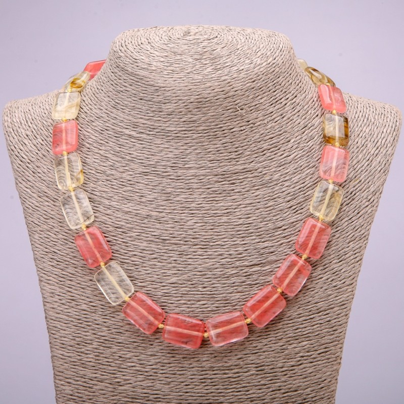 Náhrdelník z přírodního chalcedonu, obdélníkový tvar, rozměry 13×18 mm, délka 48 cm