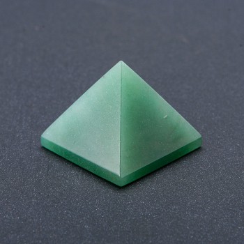 Suvenýrová pyramida z přírodního kamene nefritu, výška (+-)29 mm, délka (+-)37 mm
