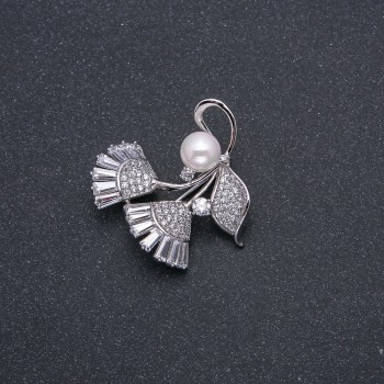 Брошка Xuping Родій з перлиною, діаметр 8 + -, білими каменями і стразами 33х31мм +