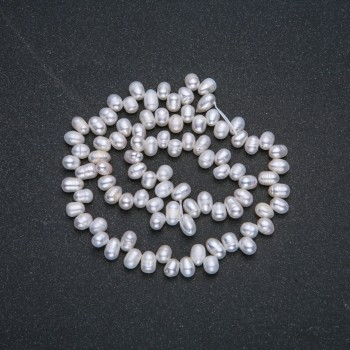 Nitka říčních perel, průměr 6×4 mm, délka 36 cm ± s benzínovým odleskem