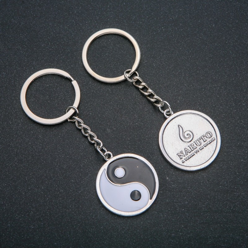 Přívěšek „yin-yang“, průměr 31 mm, délka 8 cm +/- stříbrný kov