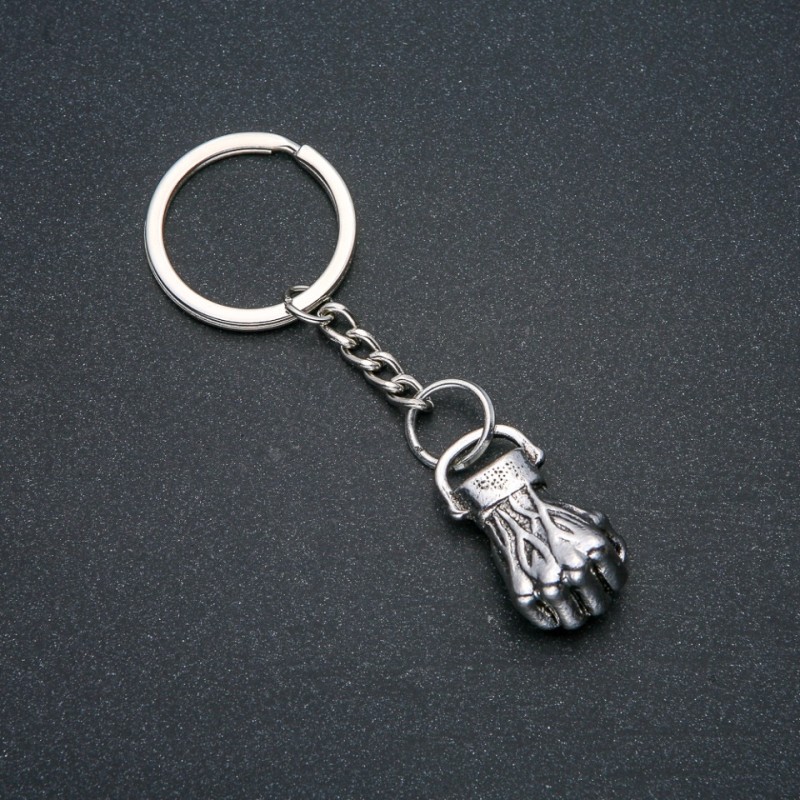 Přívěšek „Pěst“, průměr 32×18 mm, délka 9 cm, stříbrný kov