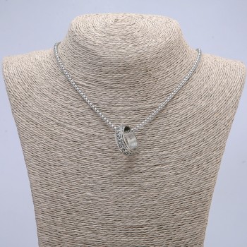 Přívěšek ve tvaru prstenu 24×8 mm na řetízku, délka 70 cm ± stříbrný kov