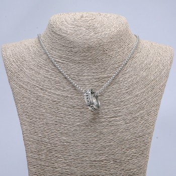 Přívěšek ve tvaru prstenu 26×8 mm na řetízku, délka 70 cm ± stříbrný kov