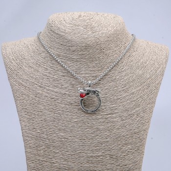 Přívěšek Drak s červenou koulí 36×25 mm na řetízku, délka 70 cm ± stříbrný kov