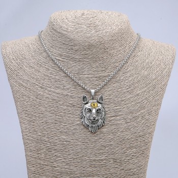 Přívěšek-ochranný amulet Vlk, žluté oko 29×47 mm na řetízku, délka 65 cm, barva kovu stříbrná