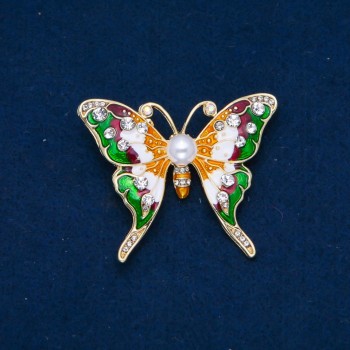 Brožka Motýlek s bílými štrasami, emailem a korálkem, zlatým kovem 52×44 mm +