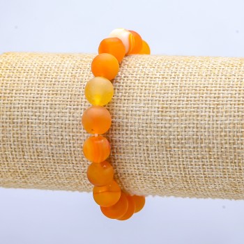 Náramek na gumičce z oranžového matného achátu, průměr korálků 10 mm, délka 18 cm+