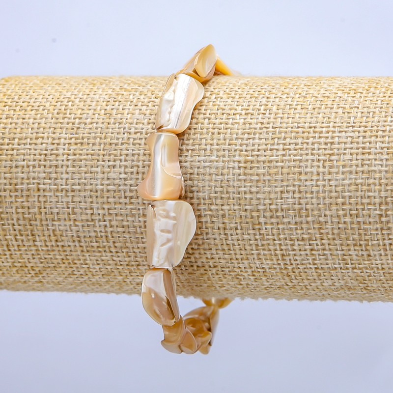 Náramek na gumičce z přírodní perleti, béžový, korálky 15×12 mm, délka 18 cm