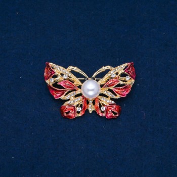 Brož Motýl zlatého kovu, červená smaltovaná, bílé krystaly a korálek 46×30 mm +