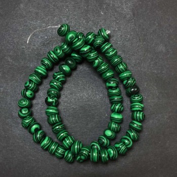 Korálky z malachitu na niti (lisované) – hladké rondely, průměr 8×5 mm, délka 40 cm