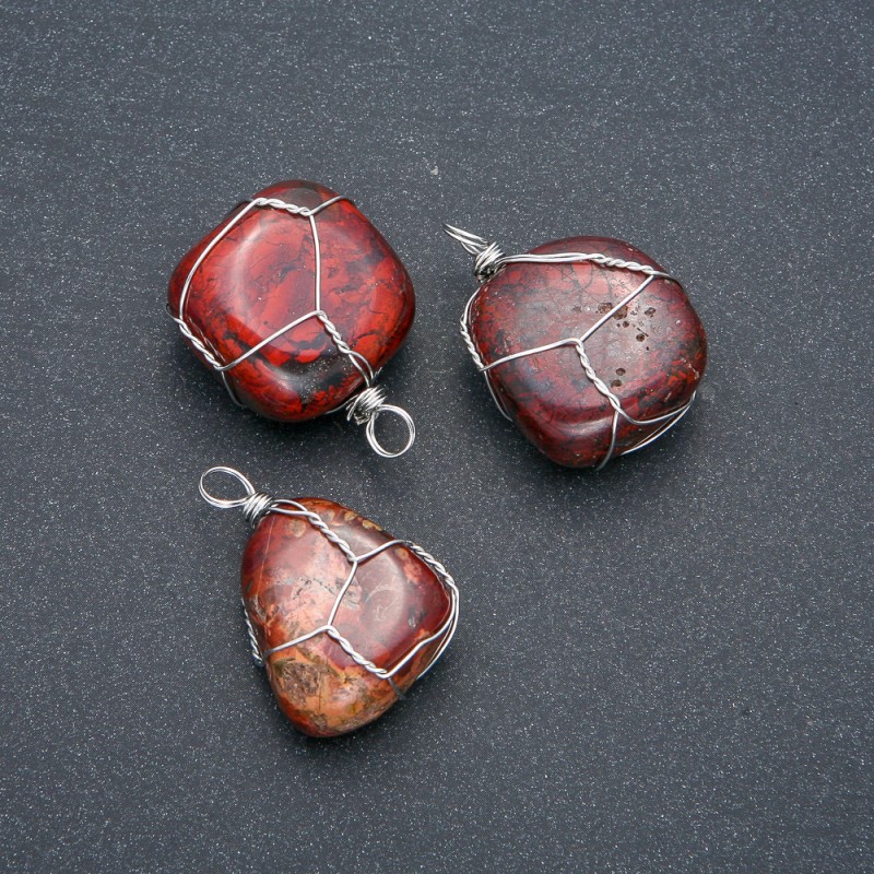 Přívěšek z červeného jaspisu se stříbřitým opletem, průměr 32×22 mm+