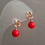 Náušnice peckové Xuping s pozlacením 18K se červenou korálkou a bílými krystaly, průměr 19×8 mm +