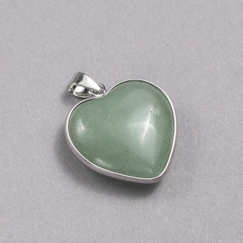Přívěšek srdce z nefritu ve stříbrném osazení, průměr 26×26 mm