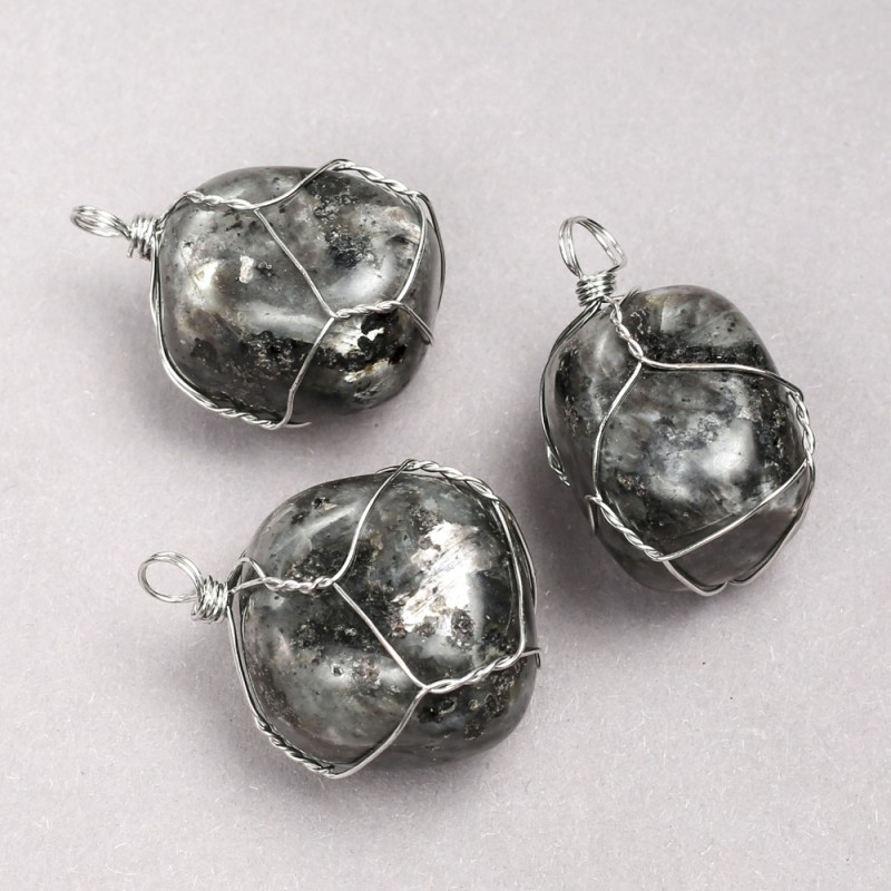 Přívěsek z larvikitu ve stříbrném opletení, průměr 35×20 mm+