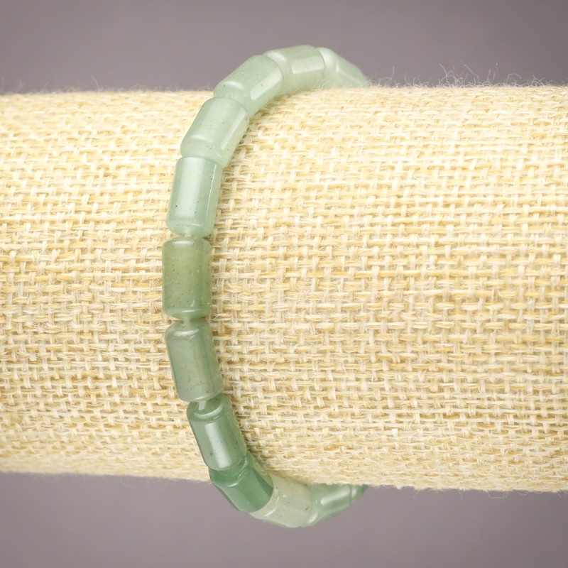 Náramek na elastické šňůrce z přírodního nefritu, hladké cylindrické korálky o průměru 10×6 mm