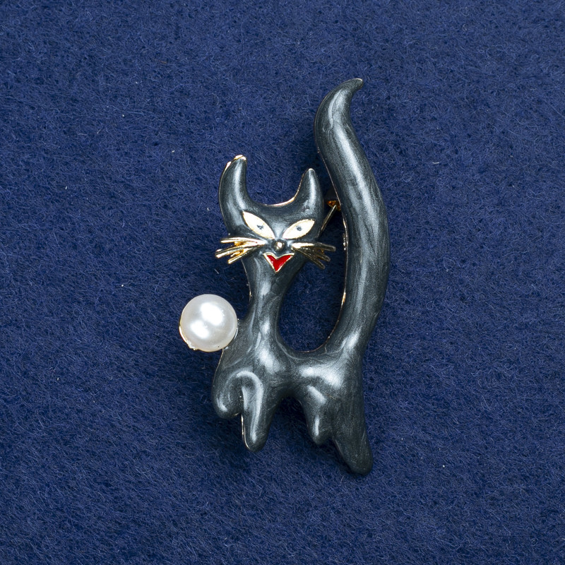 Brožka Kočička zlatavého kovu, smalt a korálek 50×26 mm +