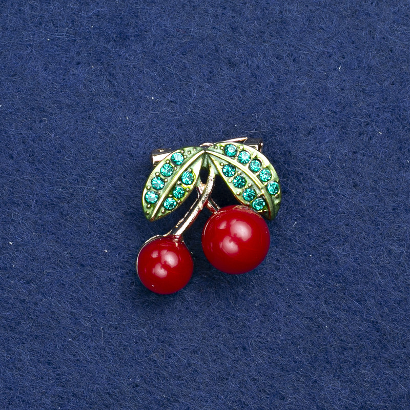 Brož «Třešničky» zlatistého kovu, smalt a štras 22×20 mm