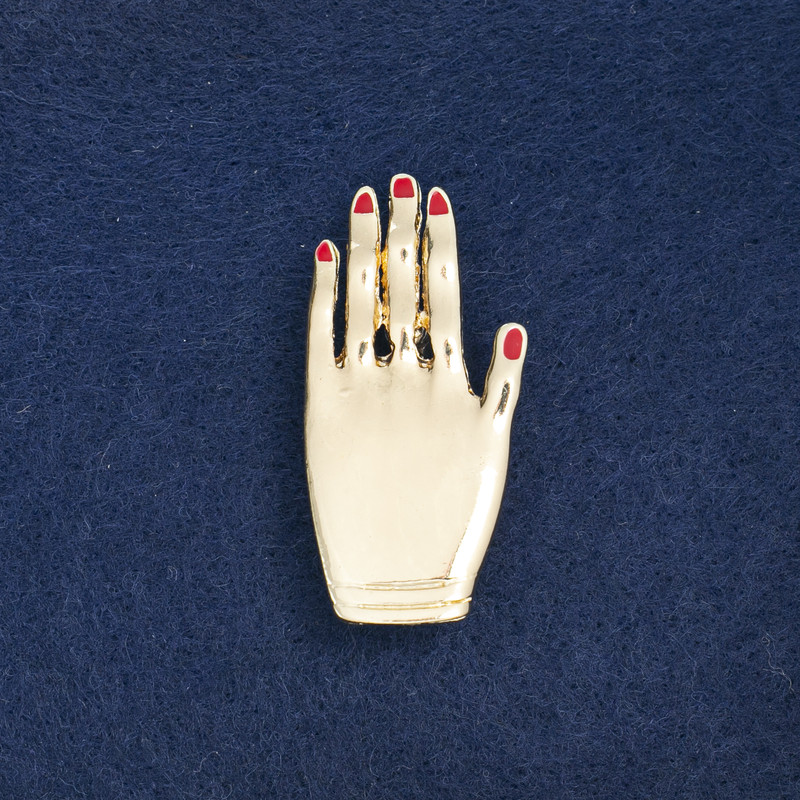 Výprodej brože 'Ruka' zlatavého kovu a smaltu 44×21 mm +