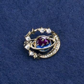 Brož Planeta zlatý kov, email a štrasové kamínky 22×24 mm +
