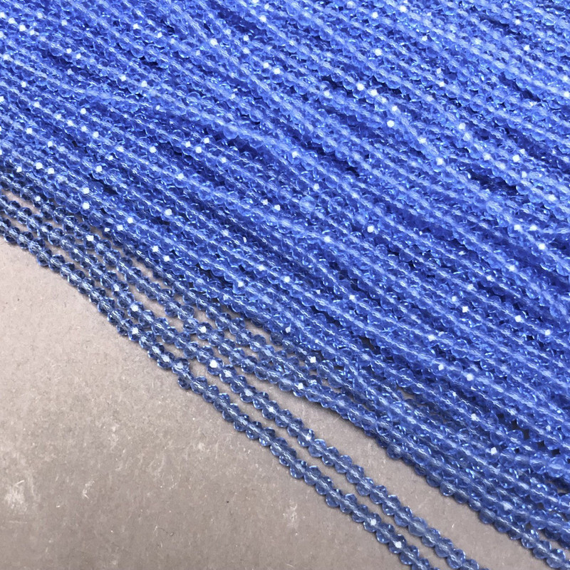 Korálky z českého křišťálu na šňůrku, světle modré průhledné broušené rondely, průměr 3×2,5 mm, délka 36–38 cm