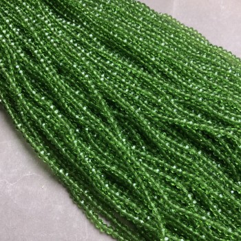 Korálky Český křišťál na niti – světle zelené, průhledné, facetované rondely, průměr 3,5 × 3 mm, délka 36–38 cm +