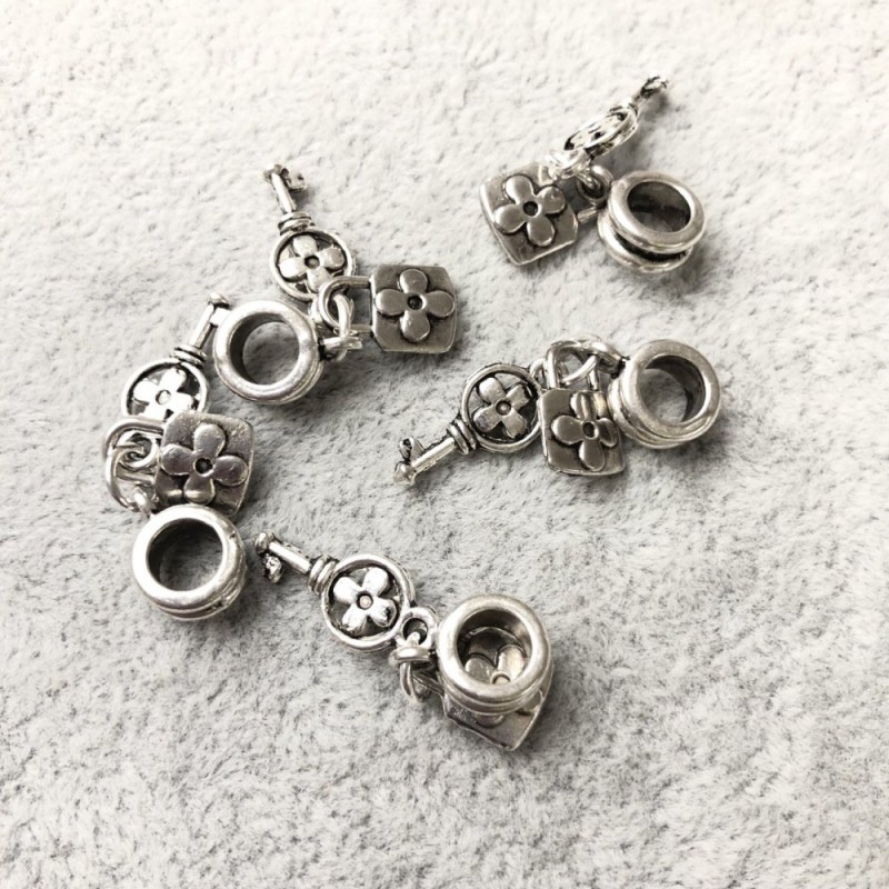 Přívěšek – klíč, 30 mm, vnitřní průměr 5 mm, balení 20 g, ± 12 ks