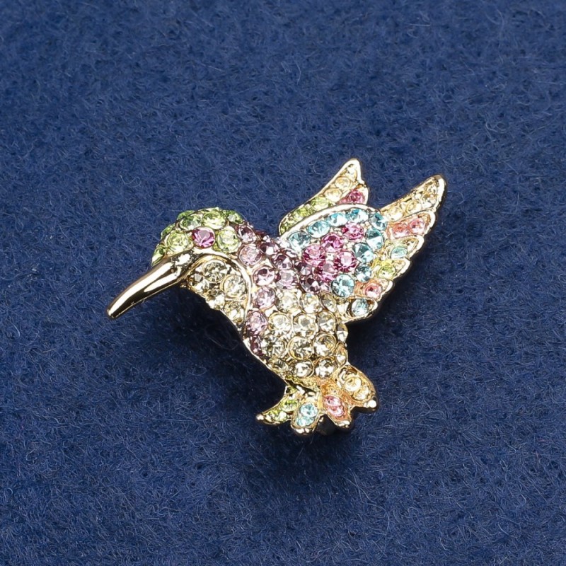 Brož Kolibřík zlatistého kovu a štrasových kamínků 25×33 mm +