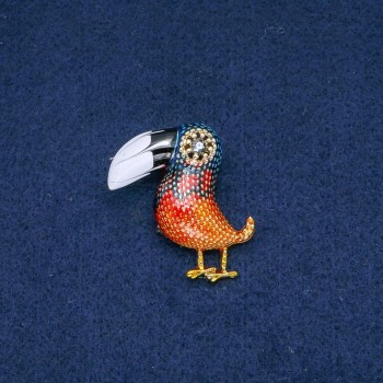 Brož Tukán, černobílý smalt, šedý štrasový kámen, zlatistý kov 40×35 mm +